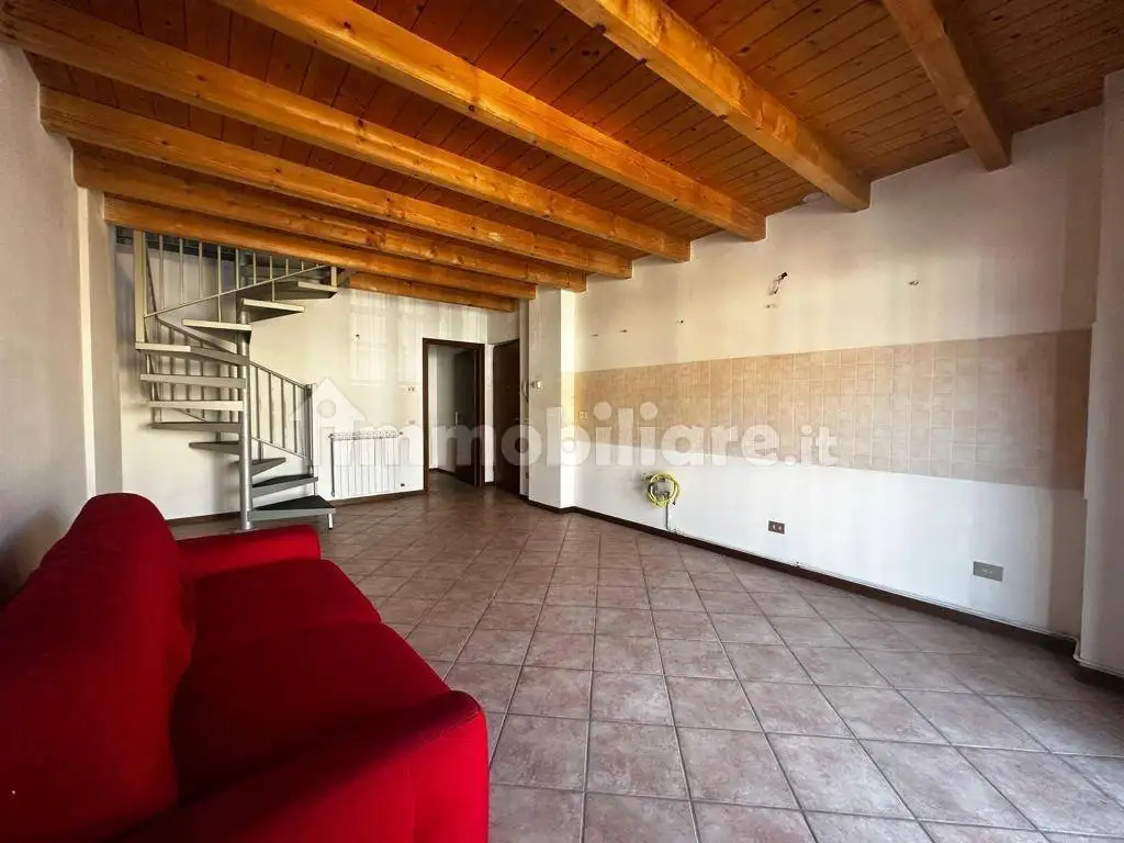 Appartamento in affitto a Saronno