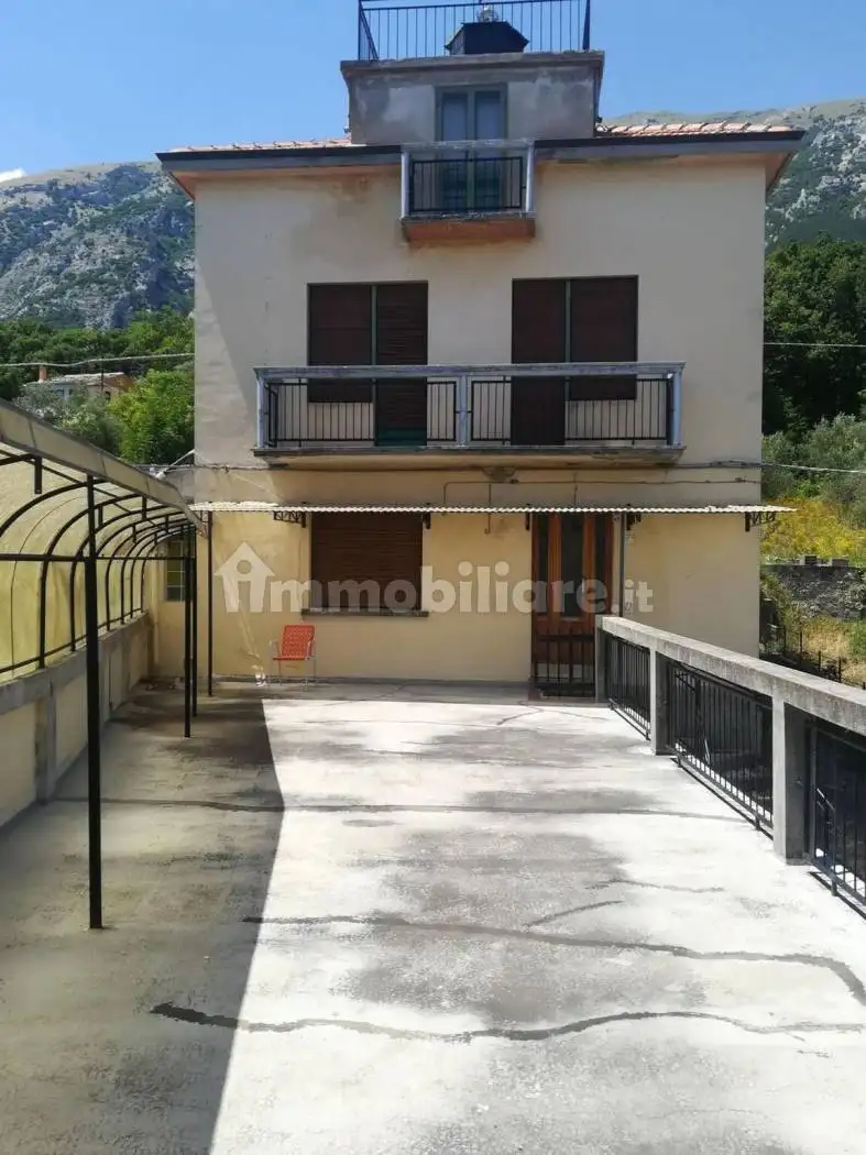 Villa in vendita a Lama dei Peligni