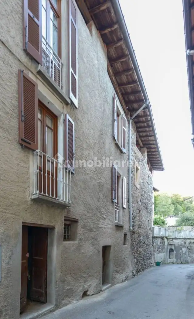 Casa indipendente in vendita a Castello Cabiaglio
