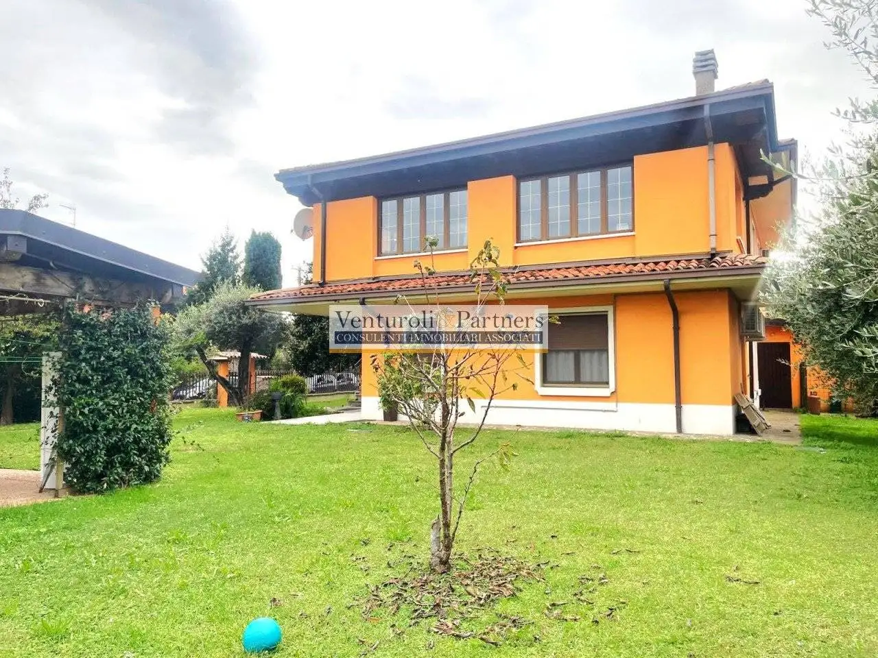 Villa in vendita a Puegnago sul Garda