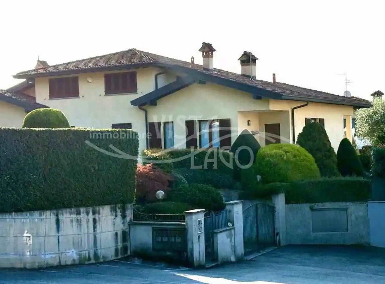 Villa in vendita a Bizzarone