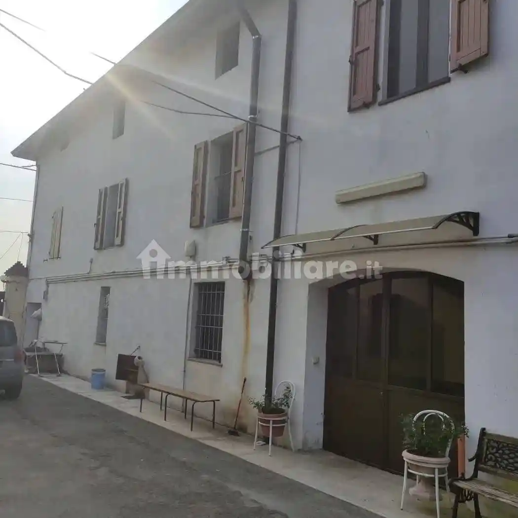 Rustico - Casale in vendita a Montecchio Emilia