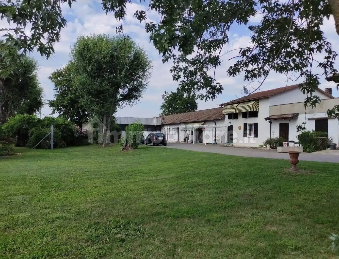 Villa in vendita a Montecchio Emilia
