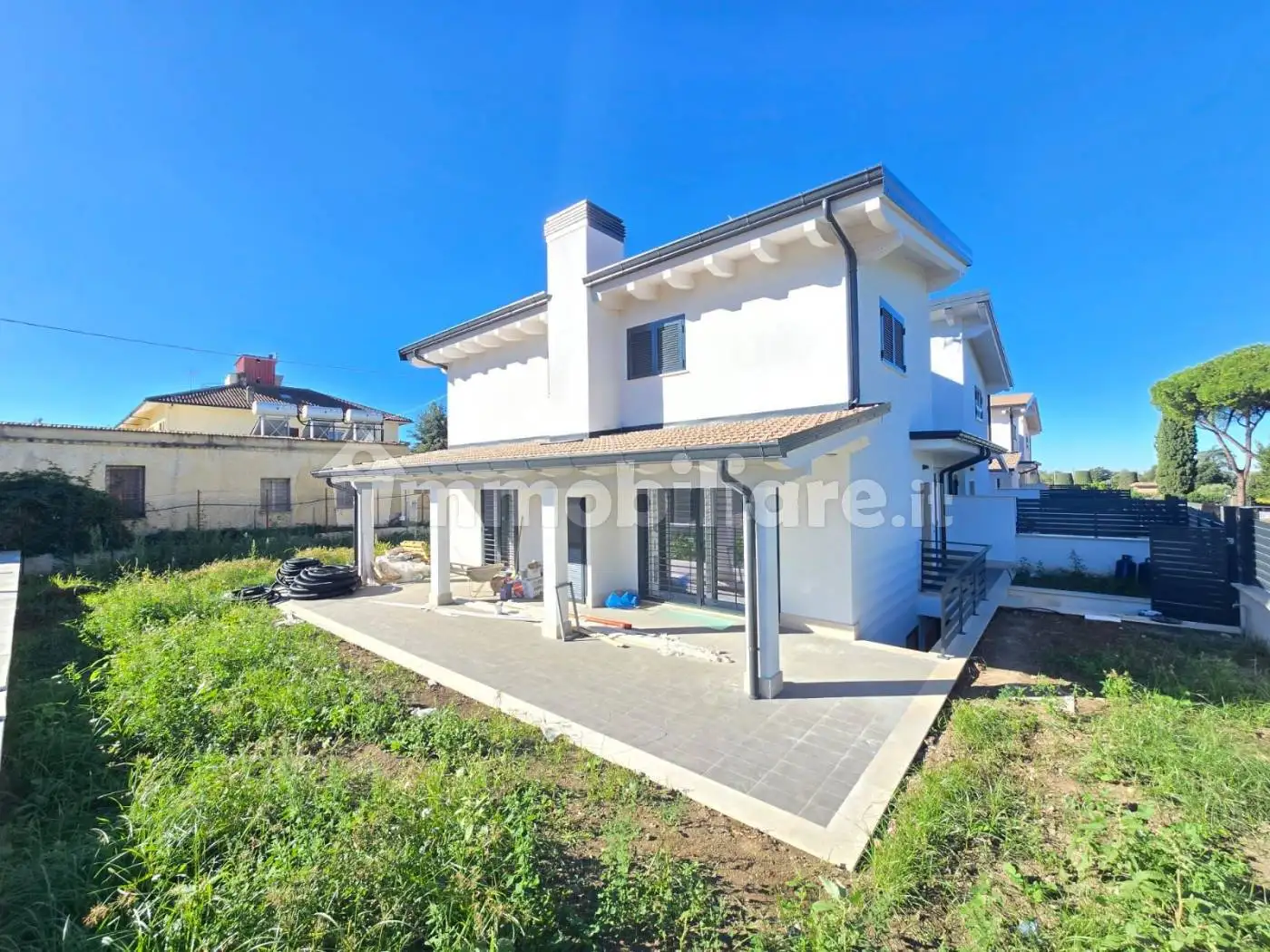 Villa bifamiliare in vendita a Roma