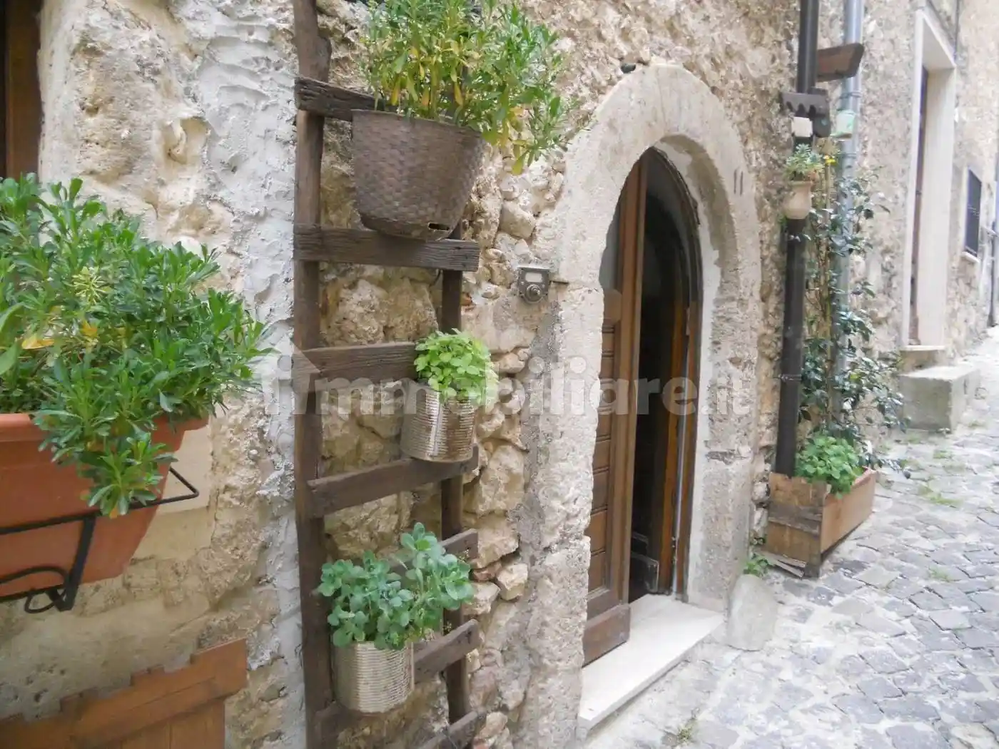 Villa unifamiliare via M. A. Colonna, 11, Centro, Scurcola Marsicana - foto 2