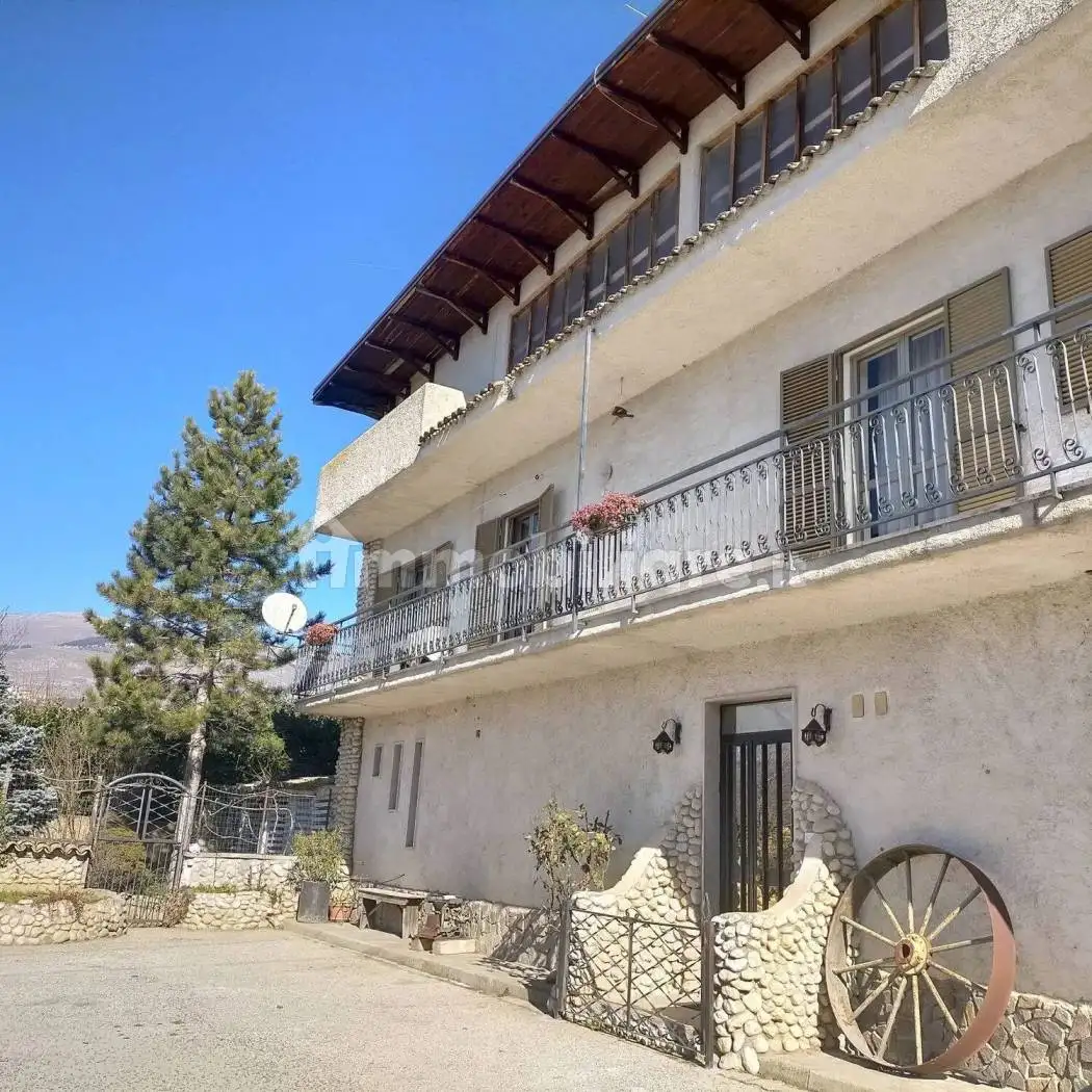 Villa in vendita a Cerchio