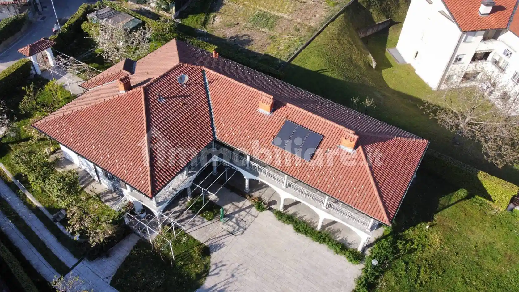 Villa in vendita a Montano Lucino