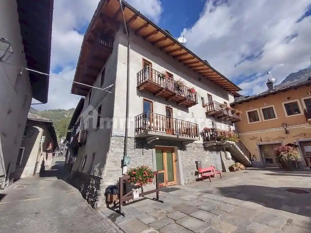 Bilocale piazza Chanoux, Centro, Etroubles - foto 2