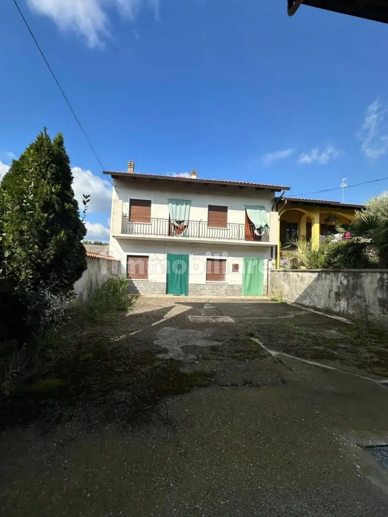 Casa indipendente in vendita a Alice Castello