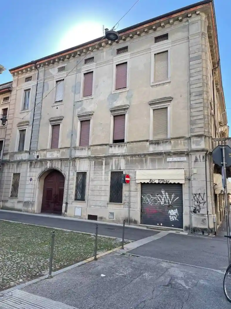 Palazzo - Edificio in vendita a Cremona