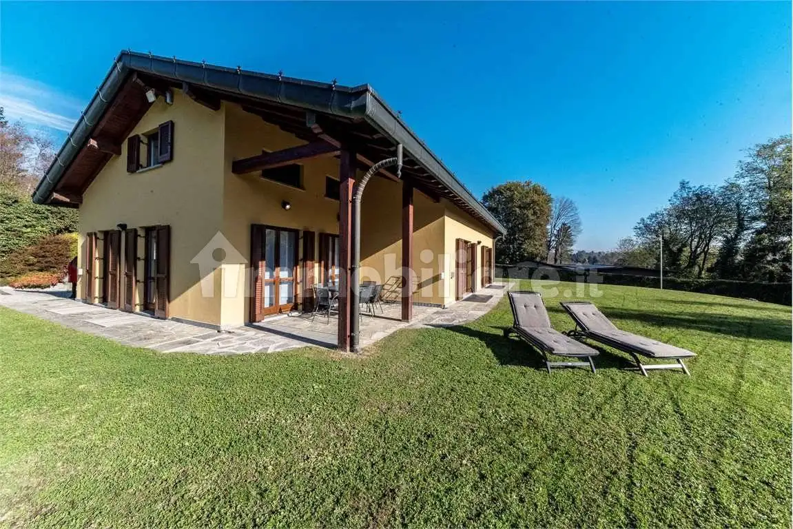 Villa in vendita a Montorfano