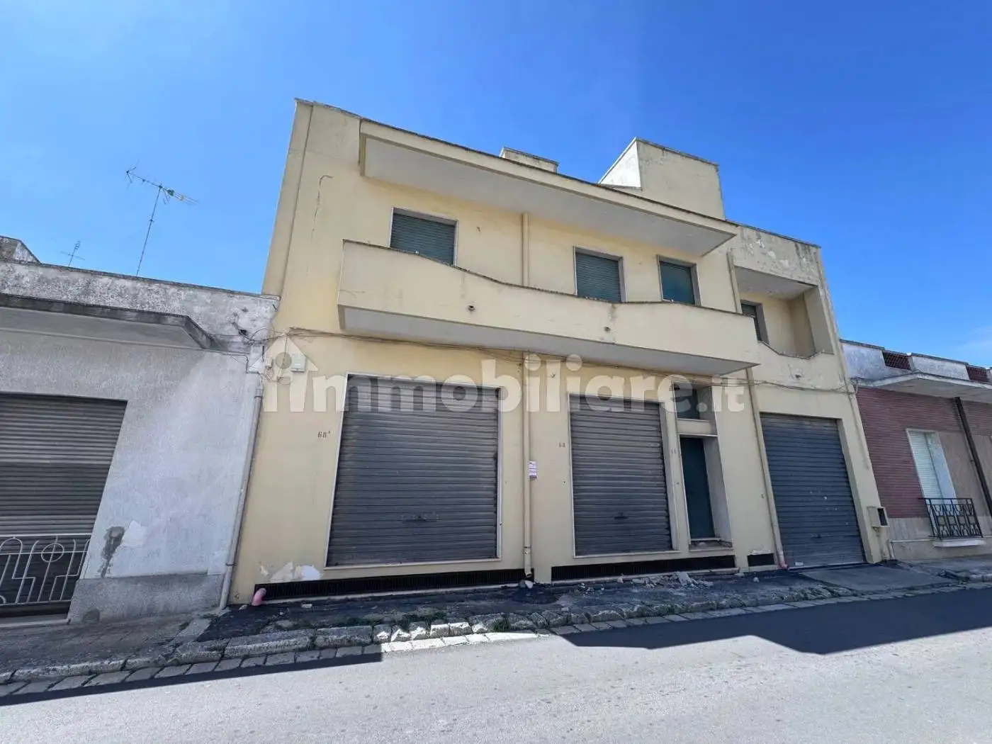 Palazzo - Edificio in vendita a Campi Salentina