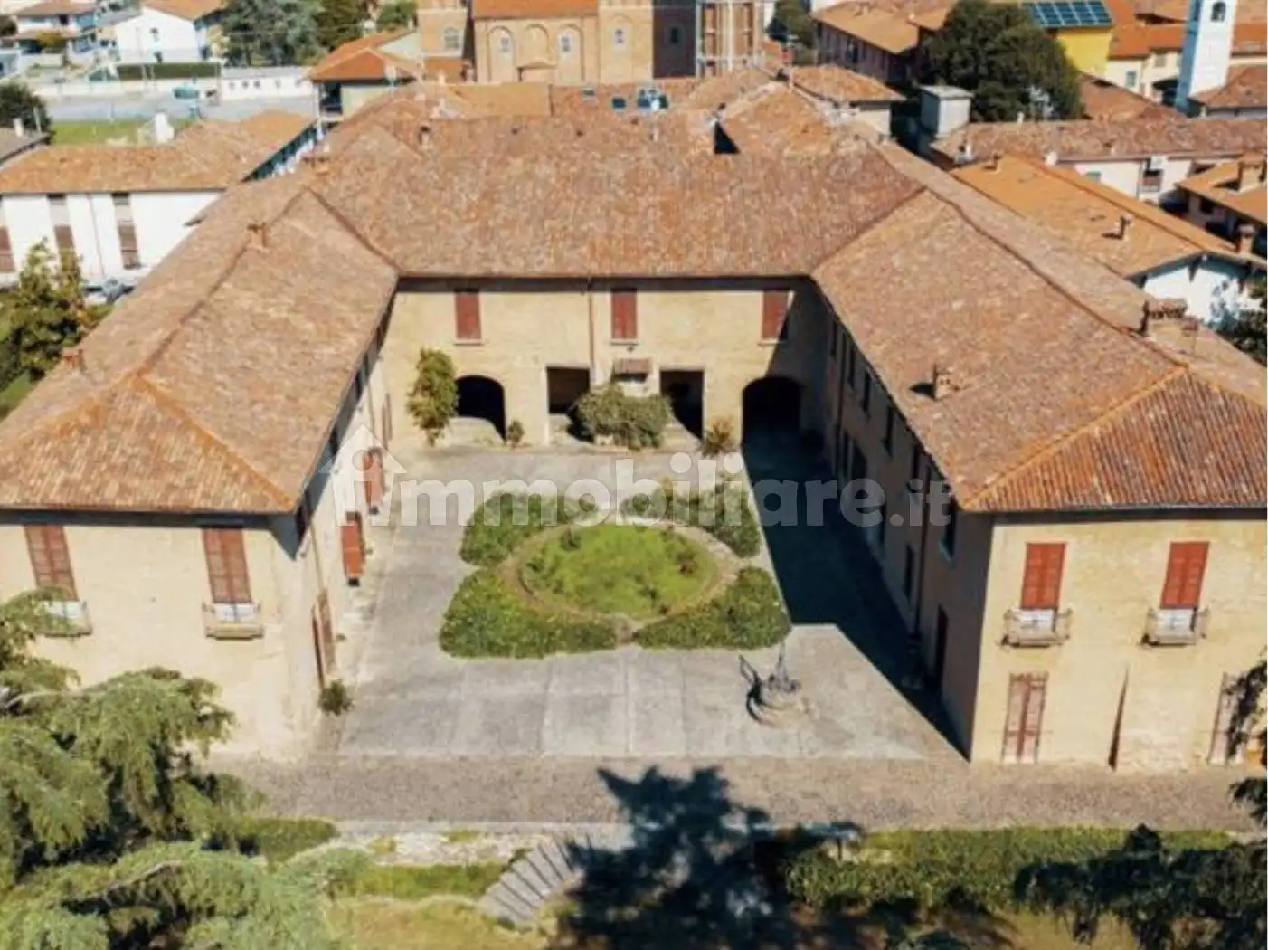 Palazzo - Edificio in vendita a Grezzago