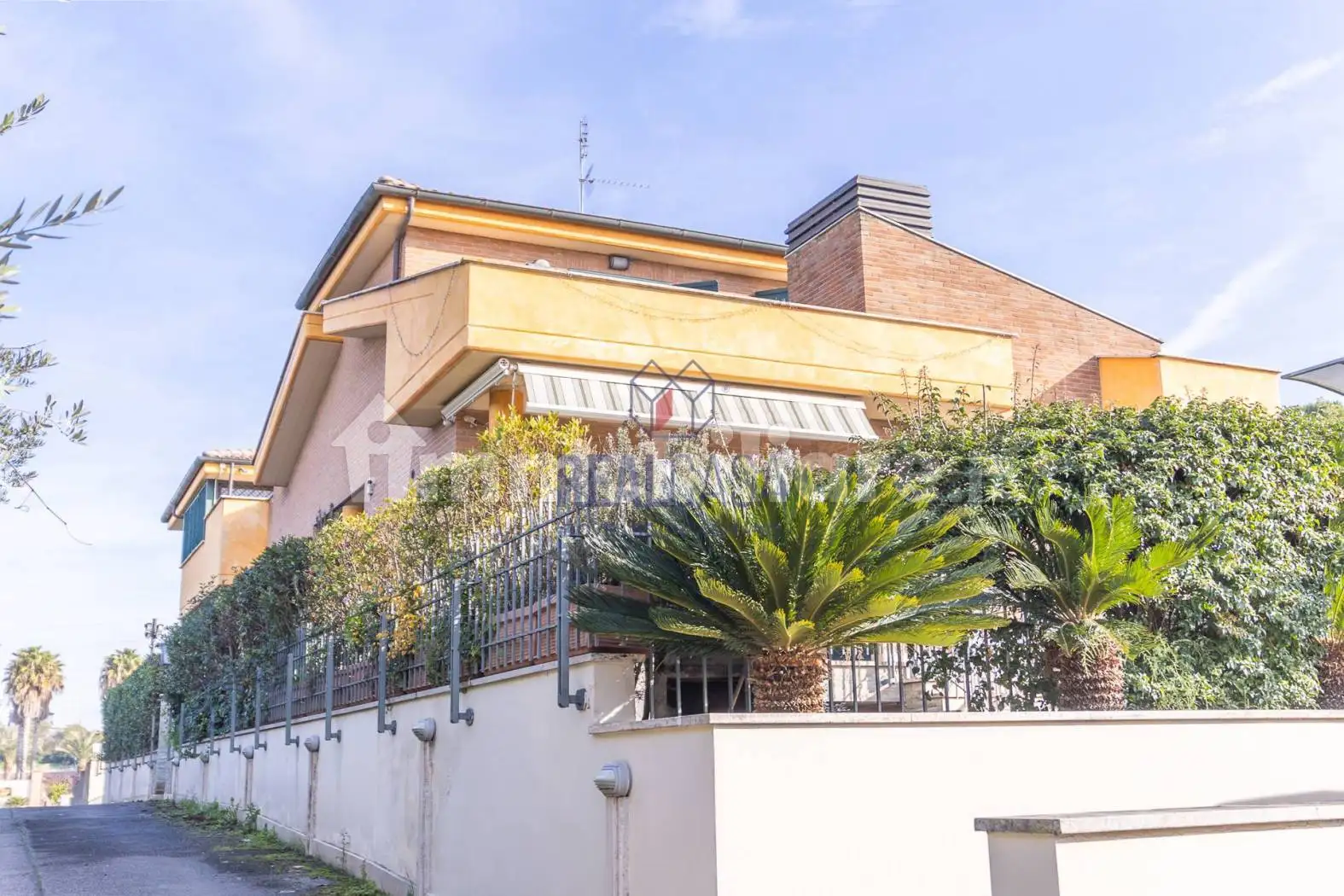 Villa bifamiliare in vendita a Roma