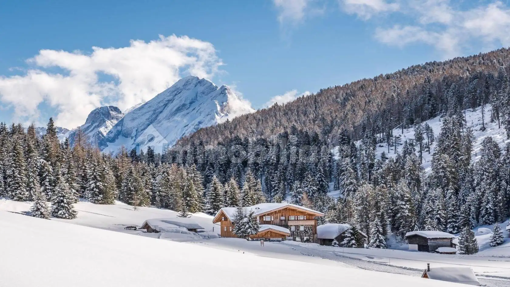 Palazzo - Edificio in vendita a Campitello di Fassa