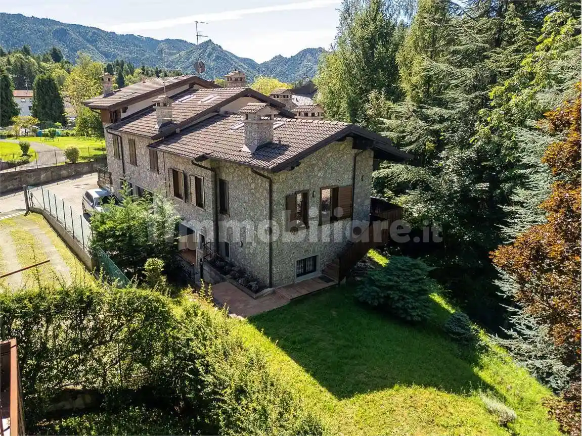 Villa in vendita a Castione della Presolana