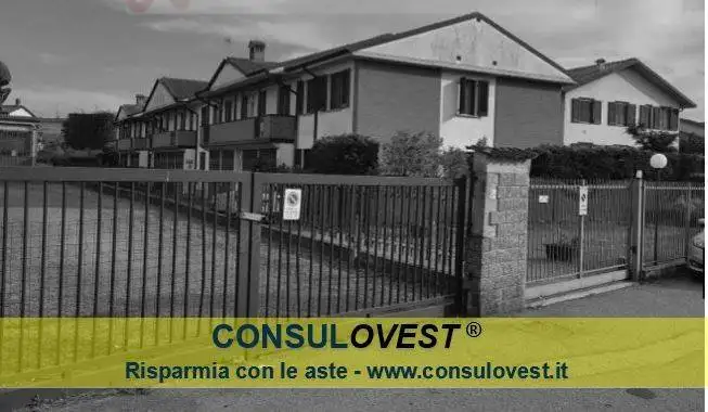 Appartamento in asta a Lardirago