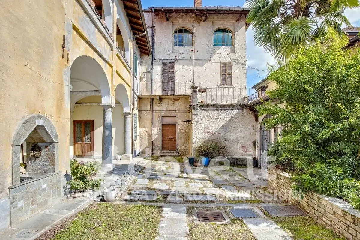 Villa in vendita a Cuveglio