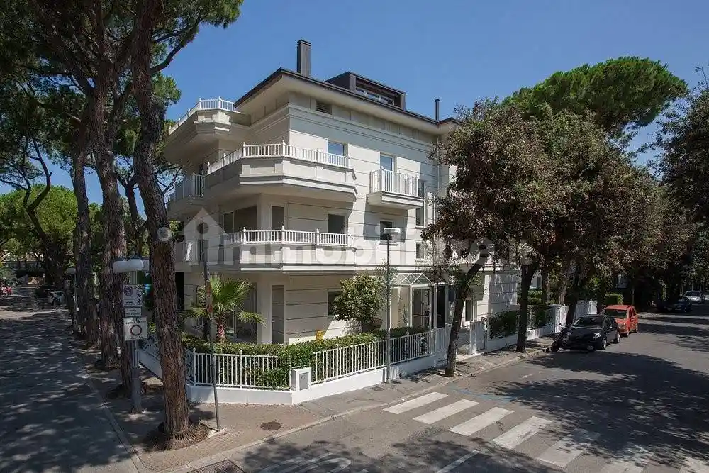 Palazzo - Edificio in vendita a Riccione