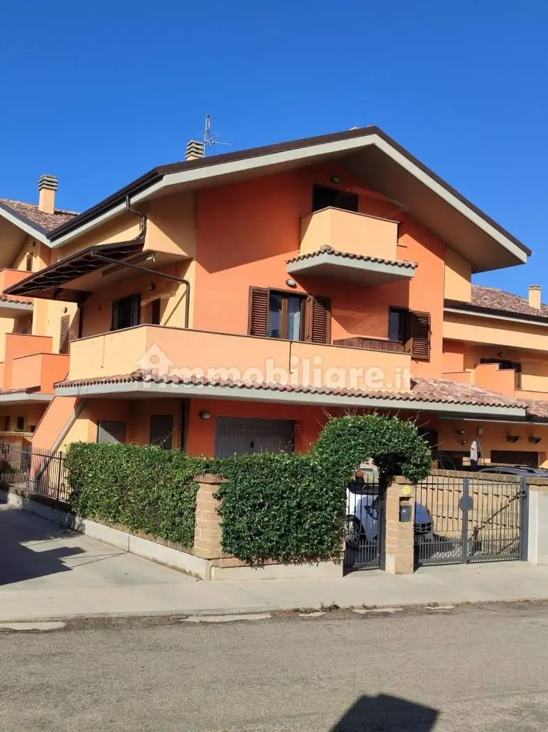 Villetta a schiera in vendita a Loreto Aprutino