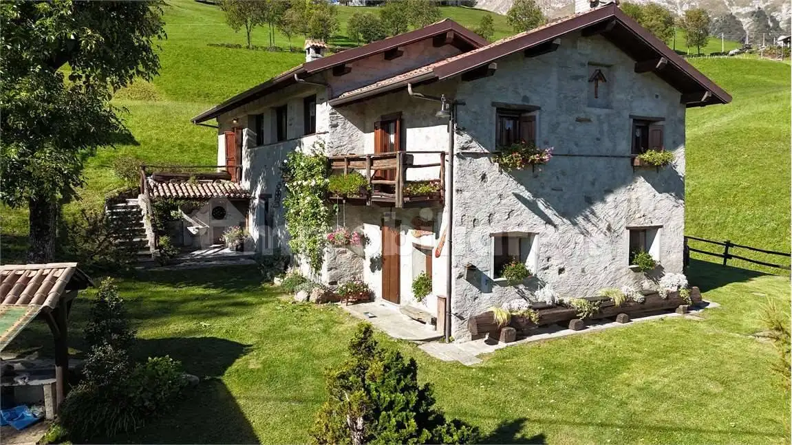 Villa in vendita a Pasturo