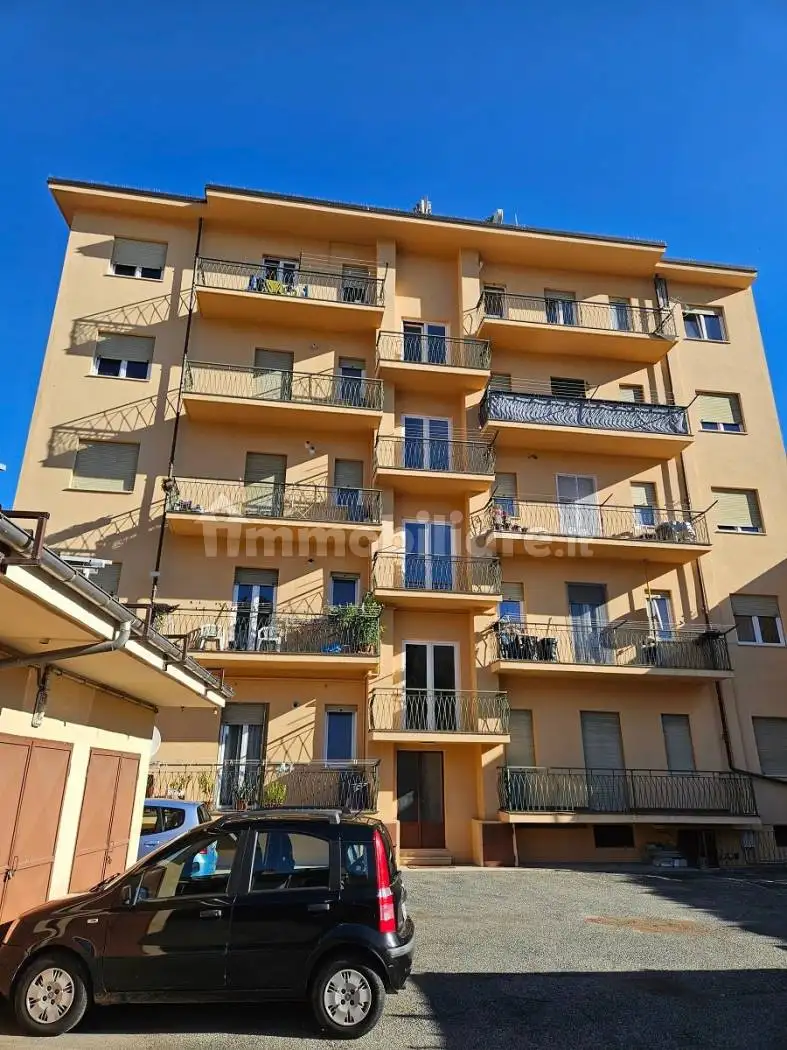 Trilocale piazza San Martino 2, Centro, Cavour - foto 3