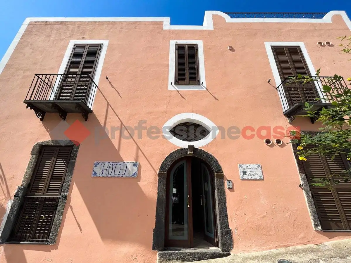 Palazzo - Edificio in vendita a Leni