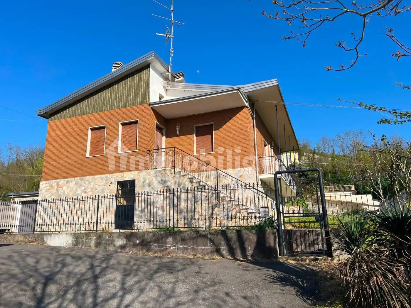 Villa in vendita a Broni