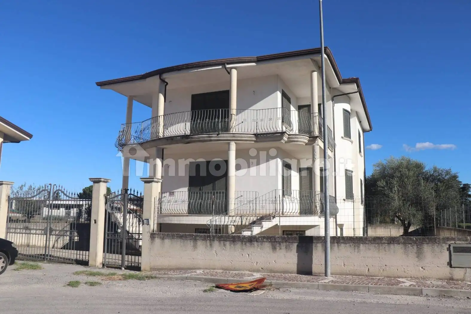 Villa in vendita a Dugenta