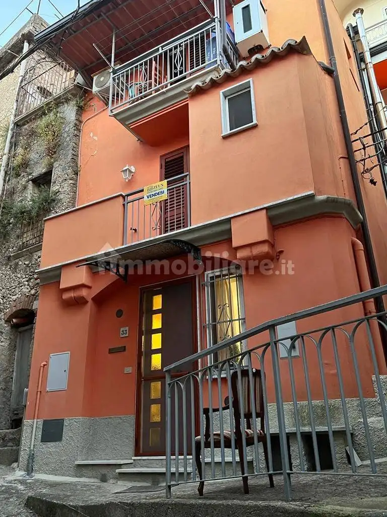 Casa indipendente in vendita a Mammola