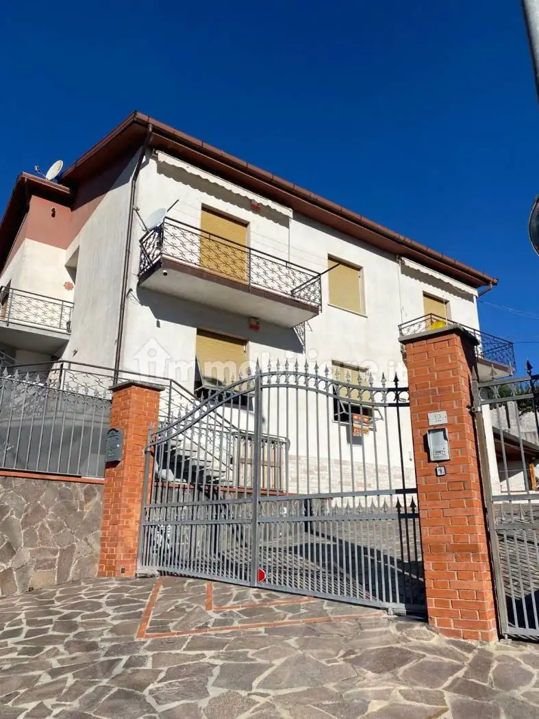 Villa in vendita a Follo