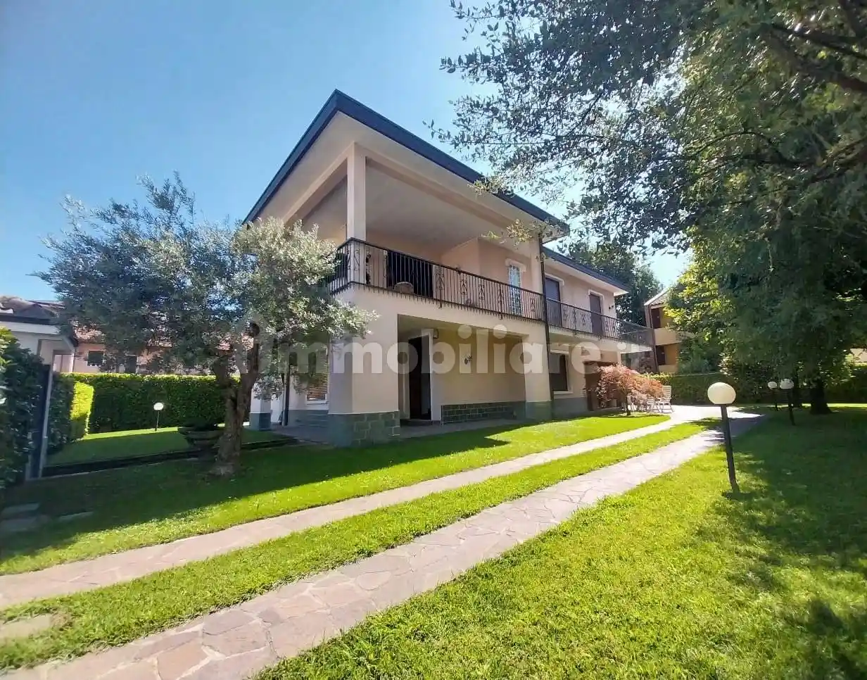 Villa in vendita a Bareggio