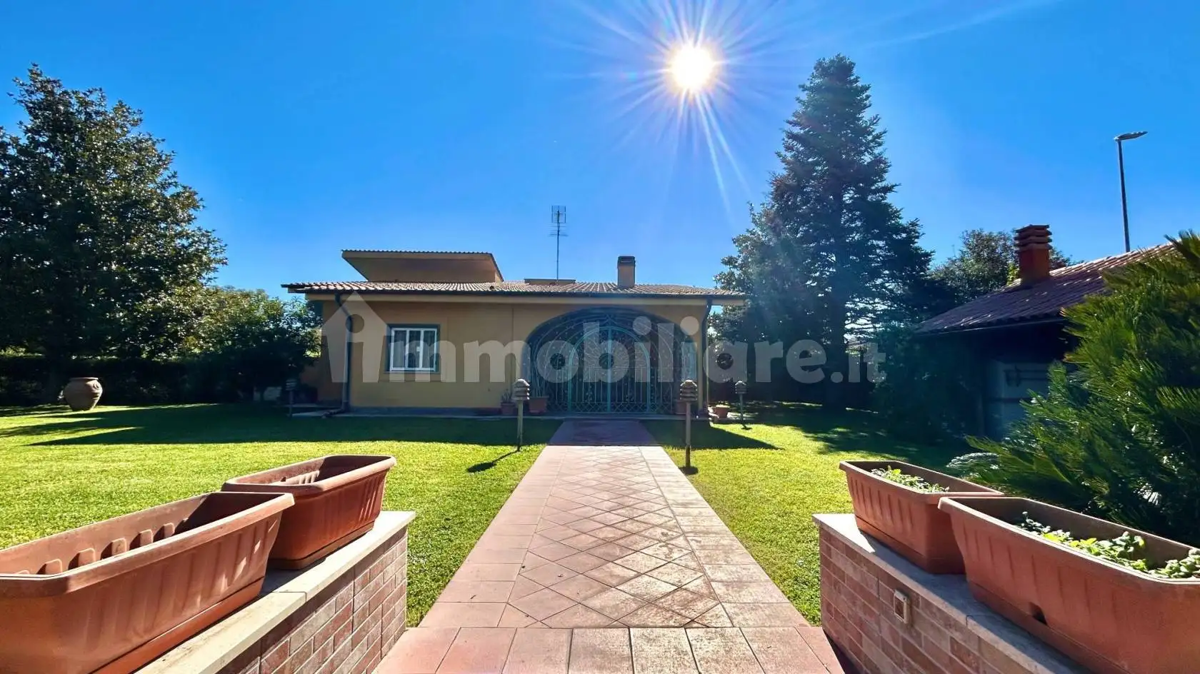 Villa bifamiliare in vendita a Roma