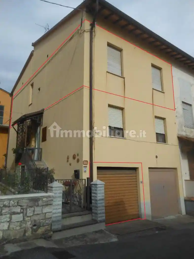 Appartamento in vendita a Bucine