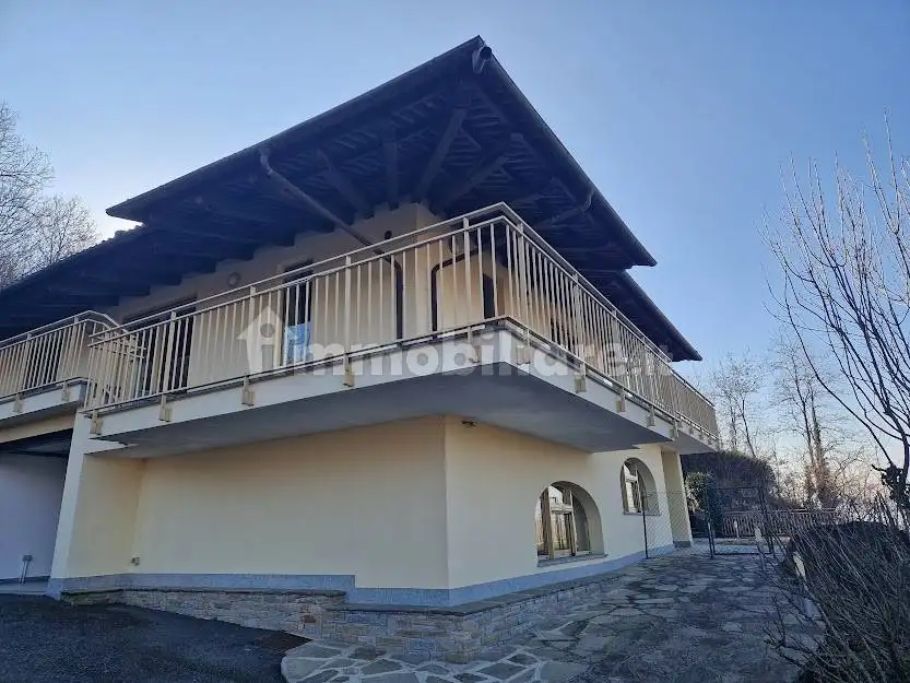 Villa in vendita a Pavone Canavese