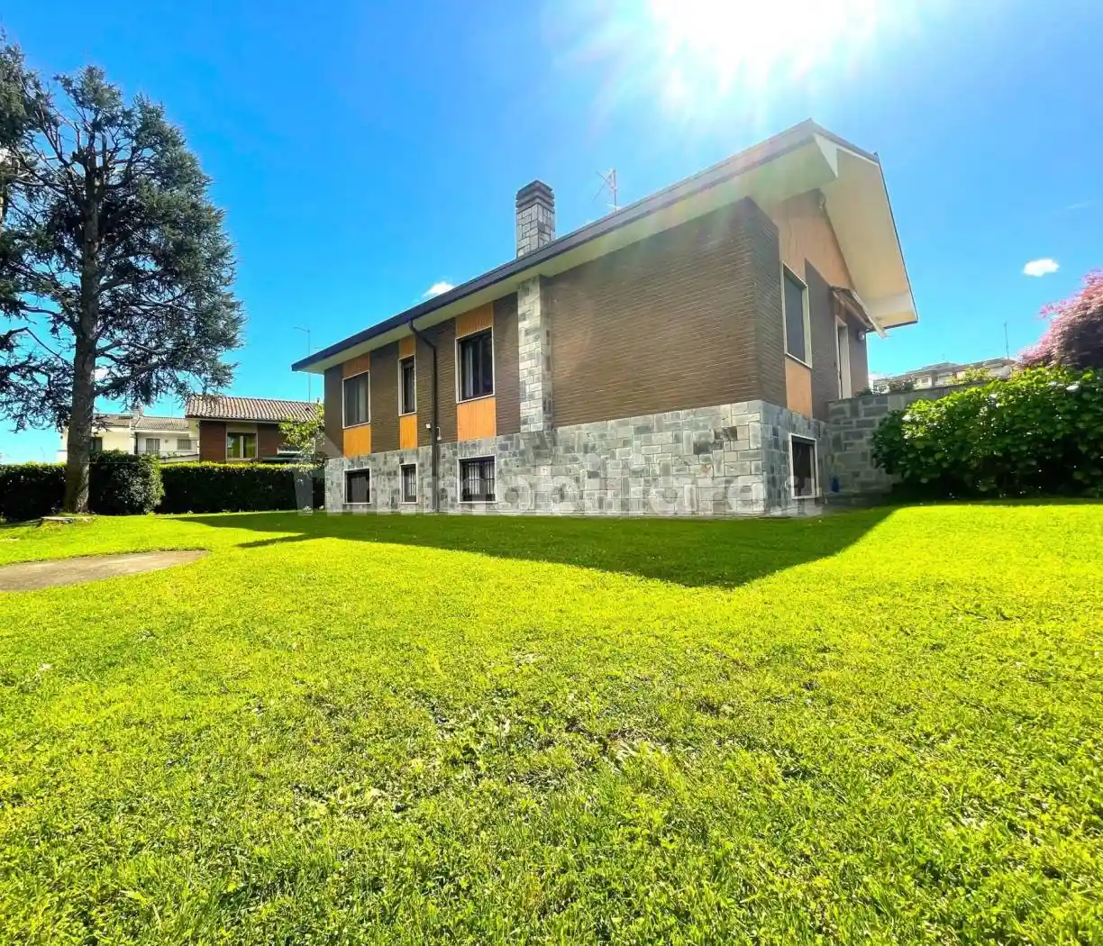 Villa in vendita a Trezzano sul Naviglio