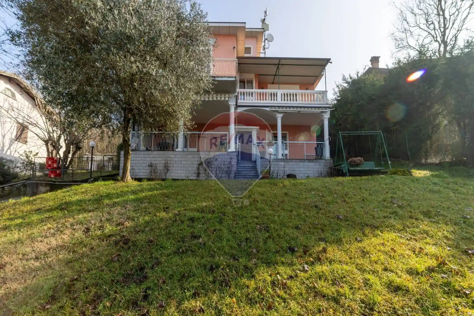 Villa in vendita a Broni