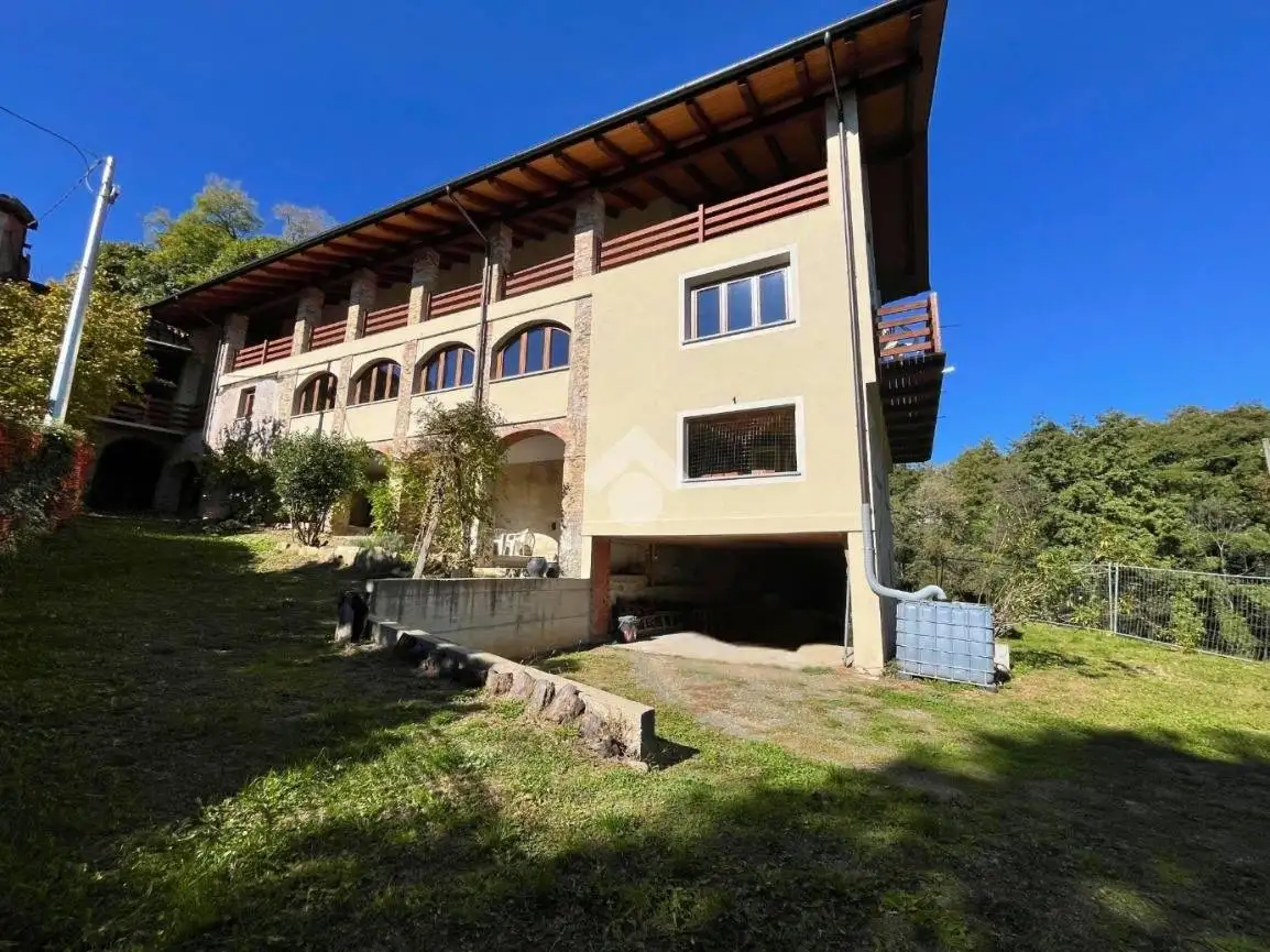 Casa indipendente in vendita a Val di Chy