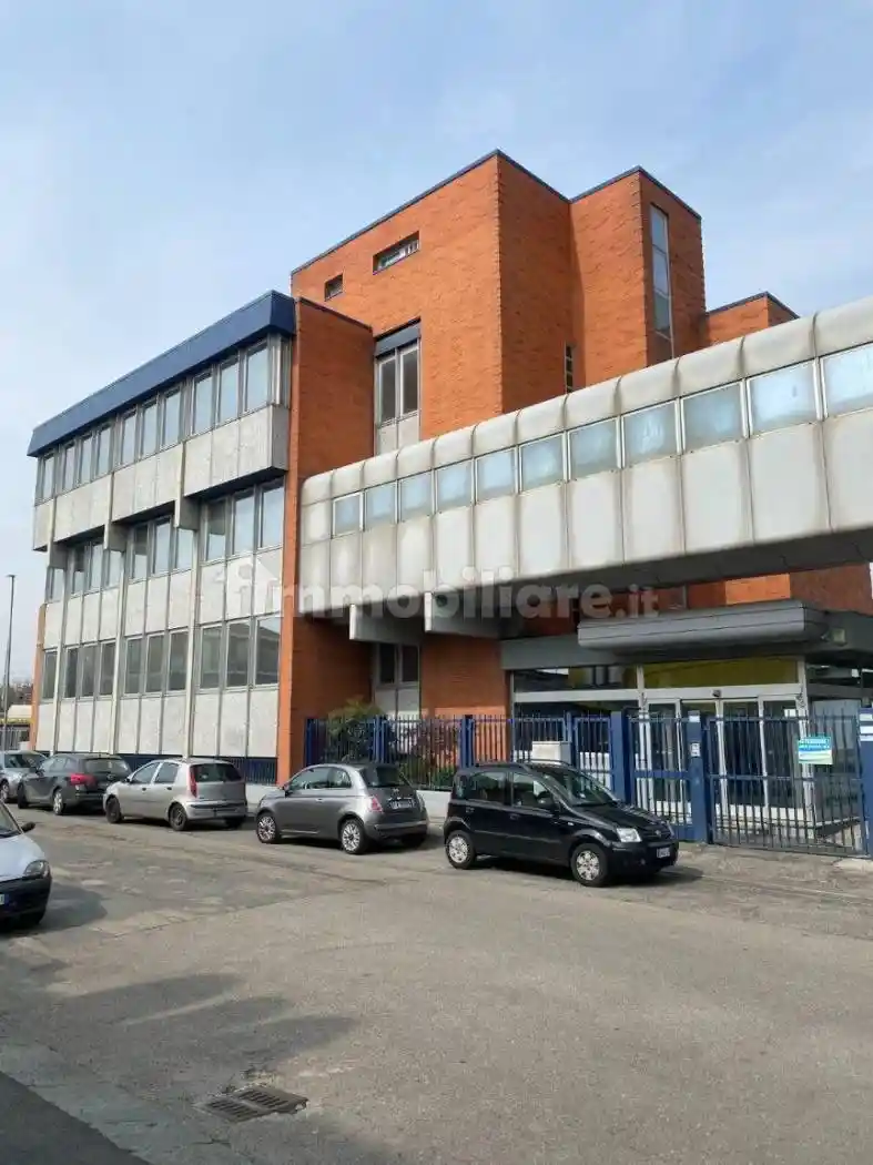 Palazzo - Edificio in Affitto - foto 2