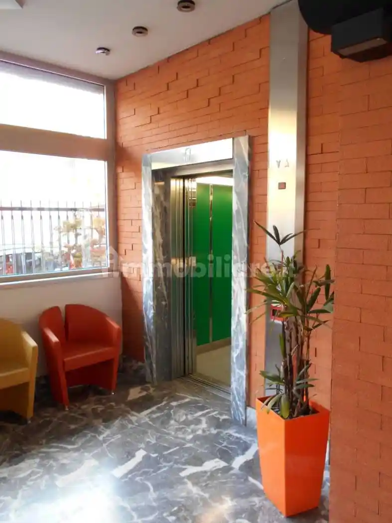 Palazzo - Edificio in Affitto - foto 4