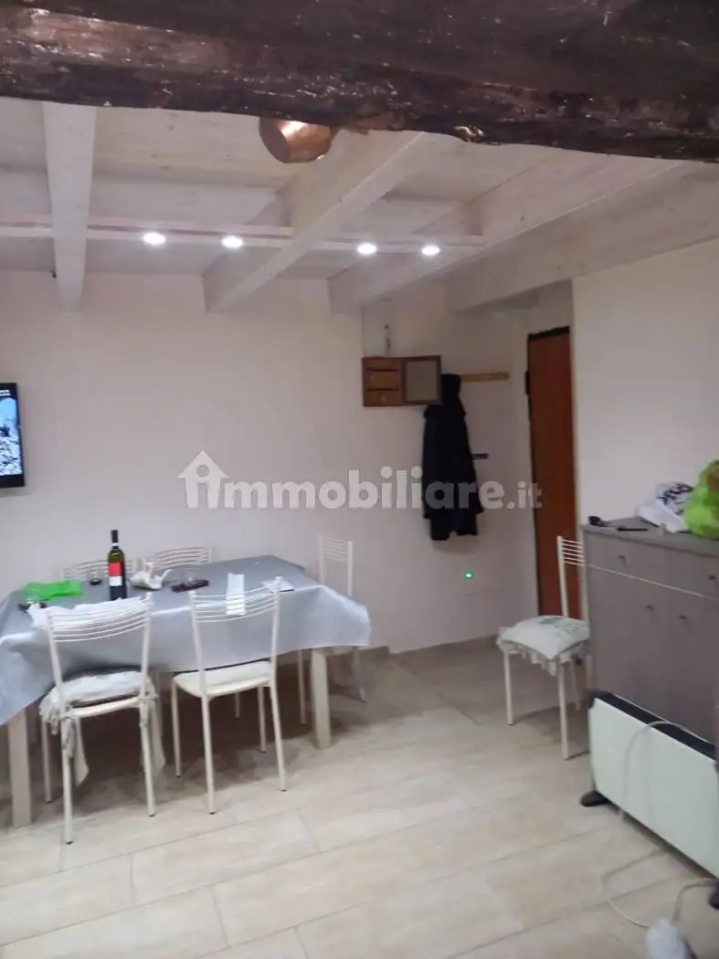 Palazzo - Edificio in vendita a Roccamandolfi