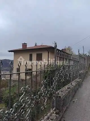 Villetta a schiera in asta a Gandino