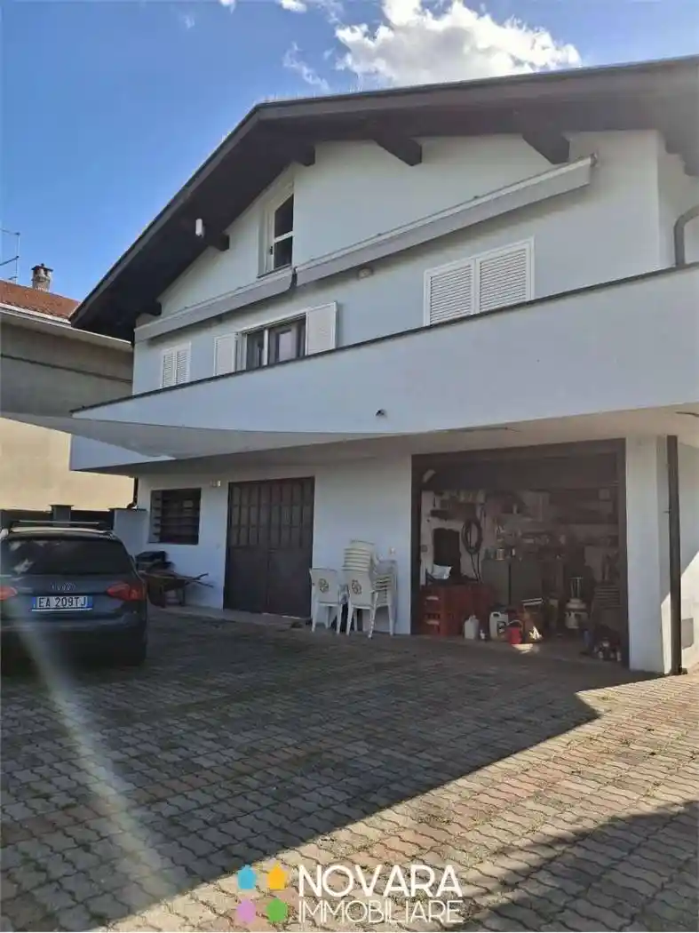 Villa in vendita a Oleggio