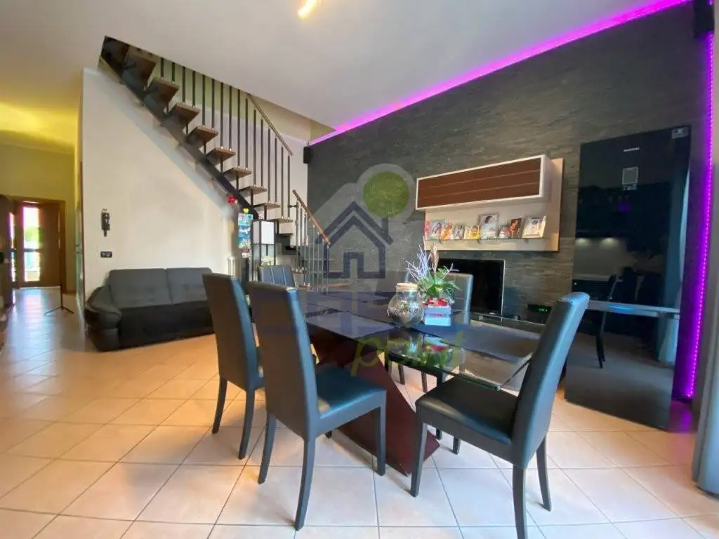 Villa a schiera via ghizzardi, Centro, Boretto - foto 2