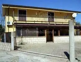 Villa in asta a Lattarico