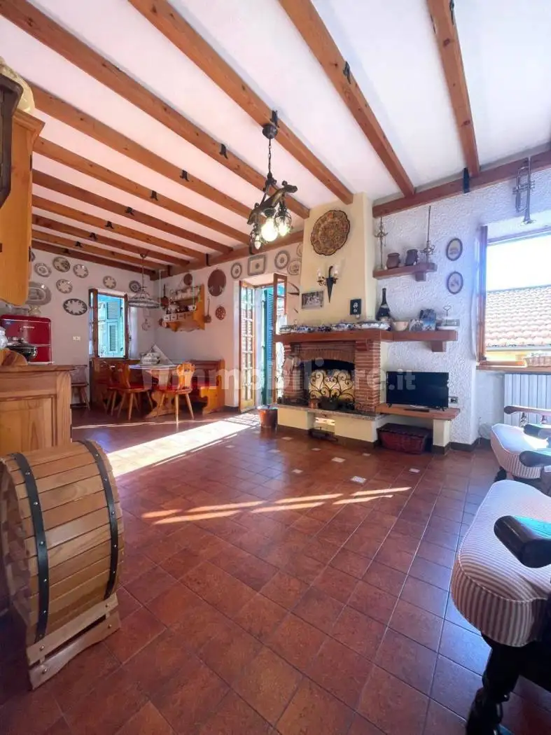 Appartamento in vendita a Pieve di Teco