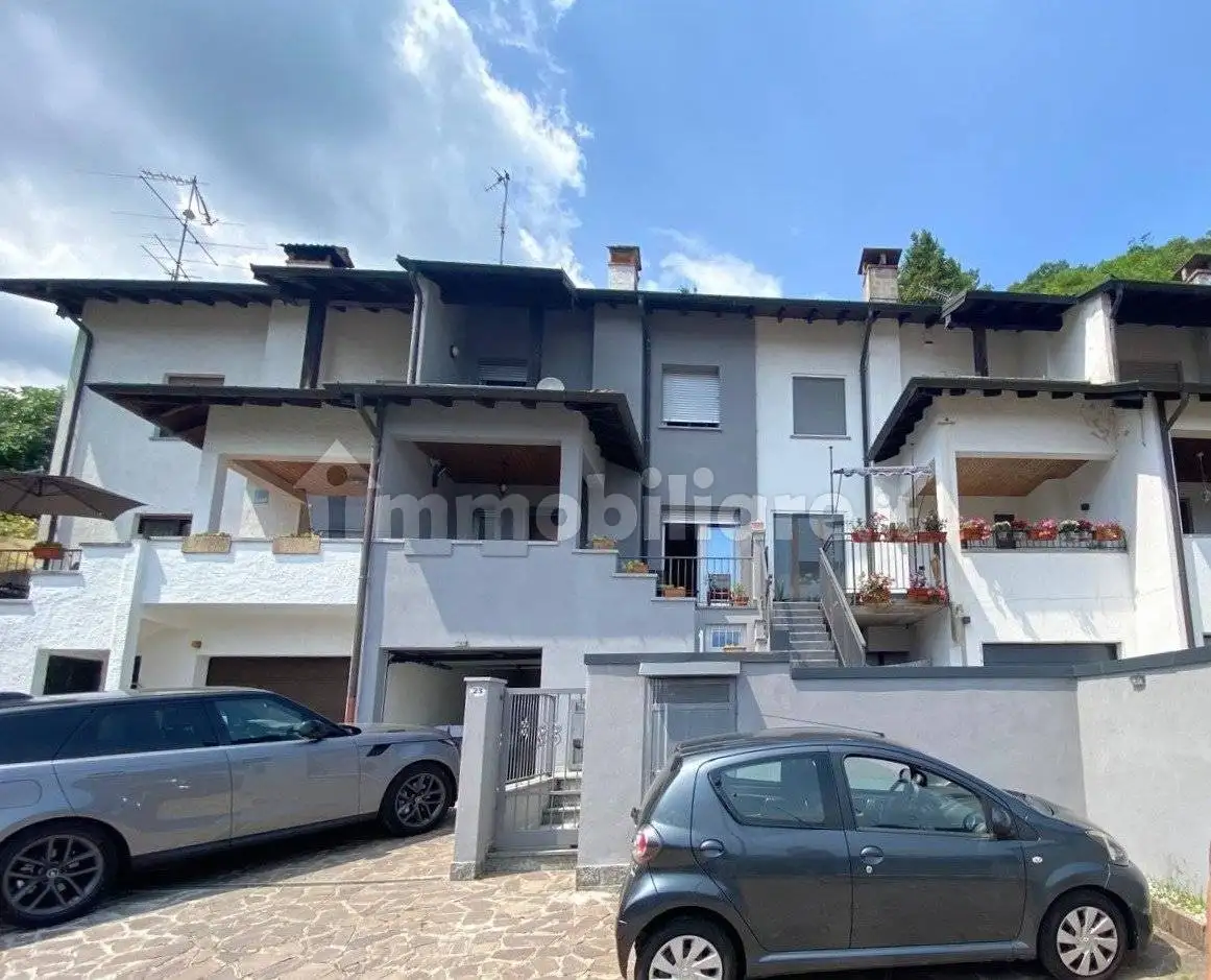 Villetta a schiera in vendita a Brusimpiano