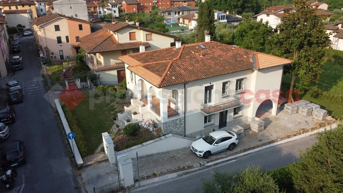 Villa in vendita a Borgo a Mozzano