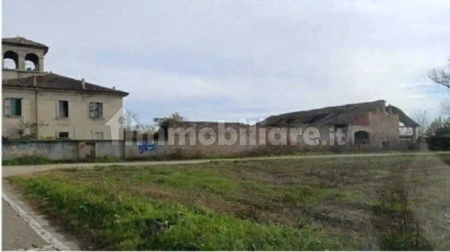 Palazzo - Stabile in vendita a Fara Gera d'Adda