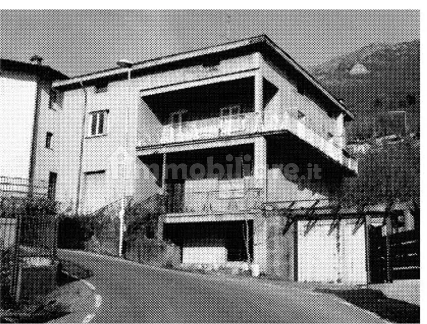 Villa in asta a Almenno San Bartolomeo